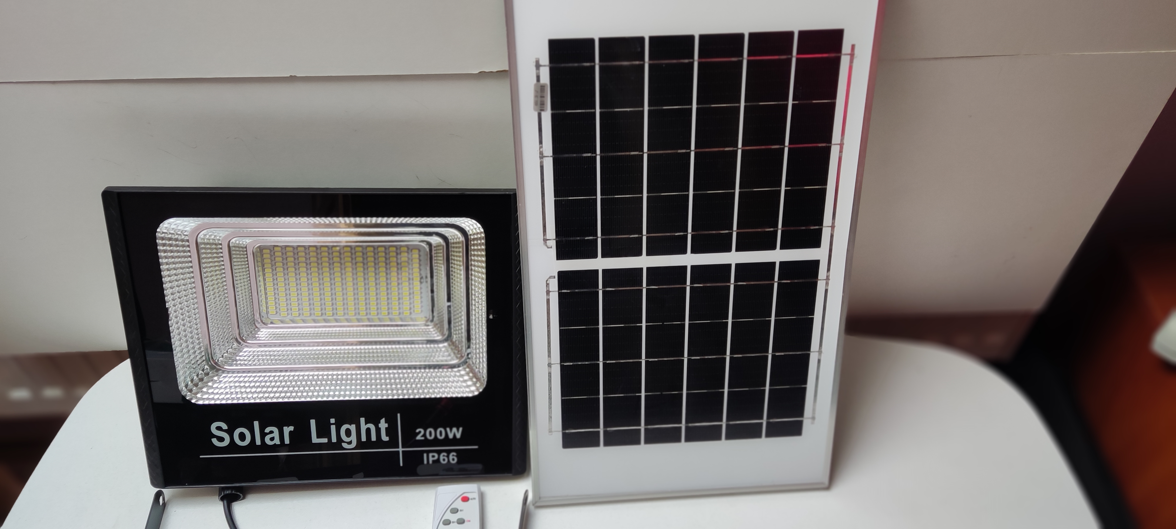 LED SMD reflektor 400 W s venkovním solárním panelem IP67