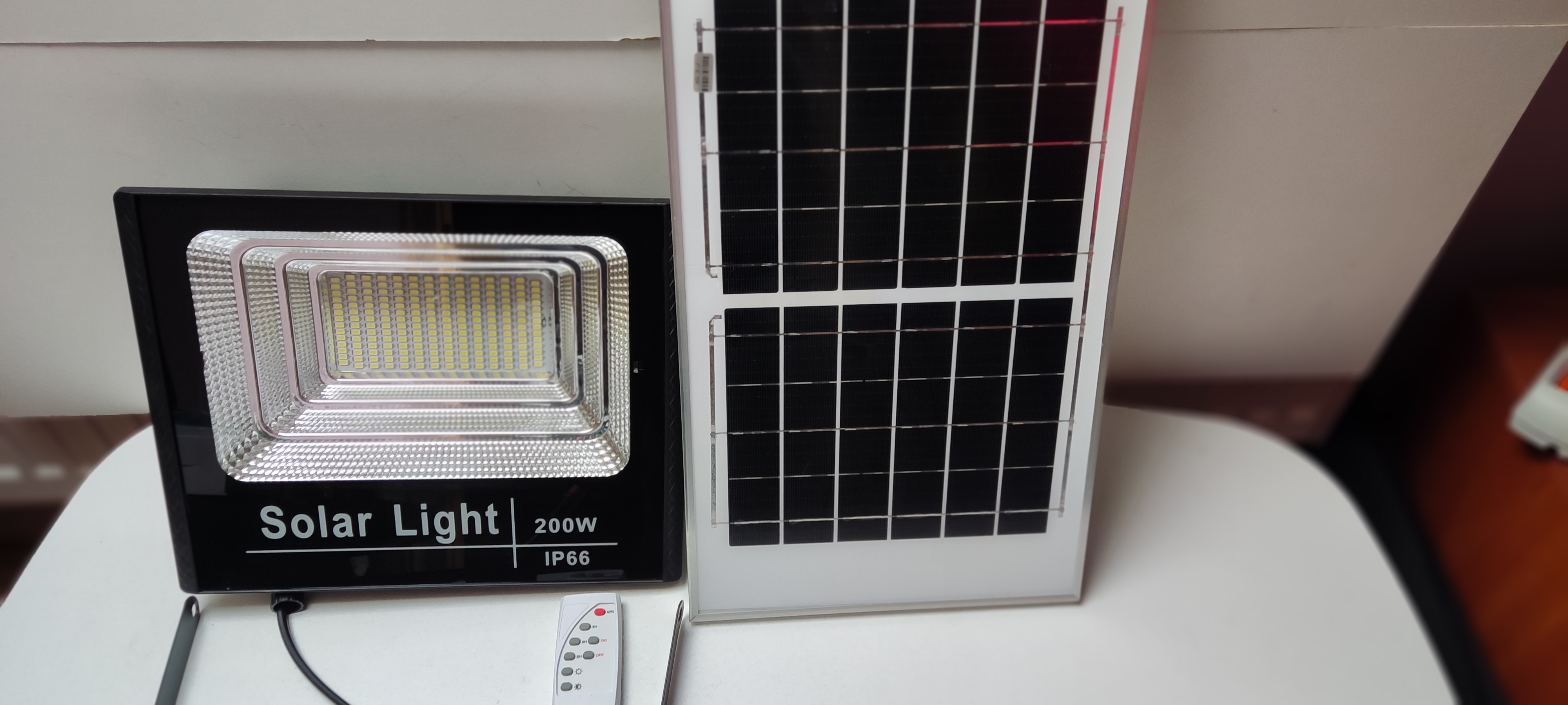 LED SMD reflektor 400 W s venkovním solárním panelem IP67