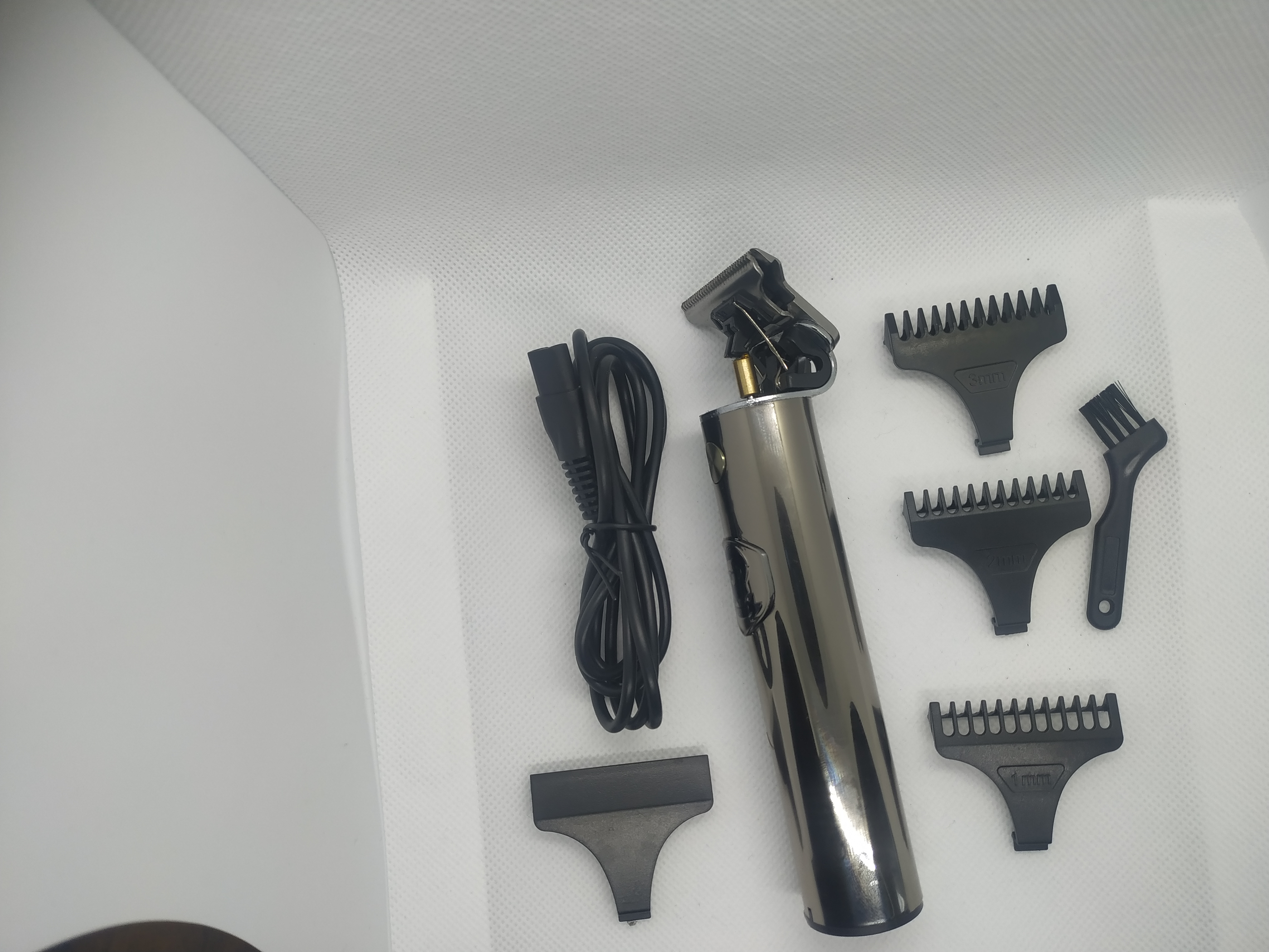 ELEKTRICKÝ ZASTŘIHOVAČ