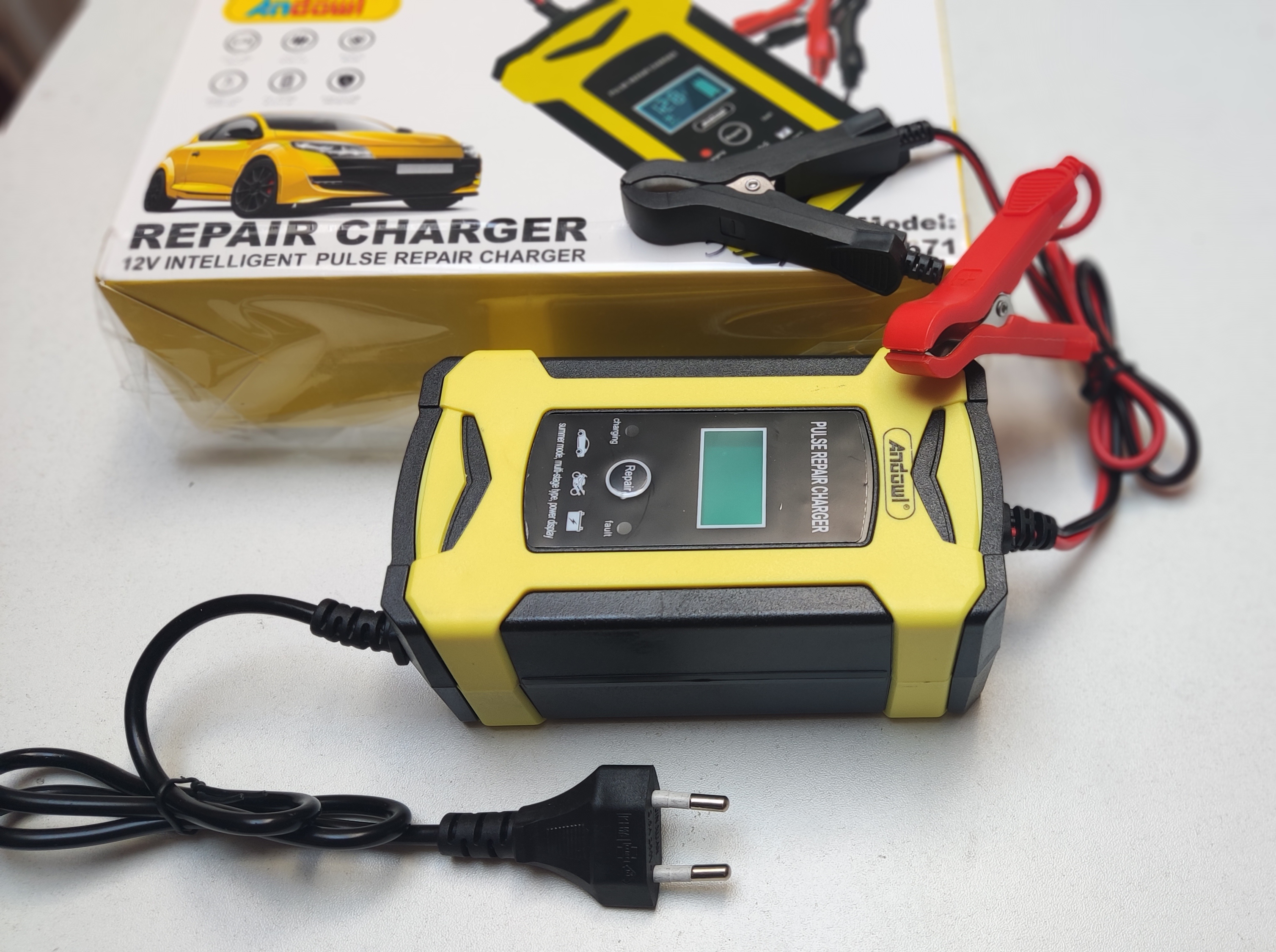 Nabíječka autobaterií  12V  6A AGM LiFePO4 Lead Acid LCD displej