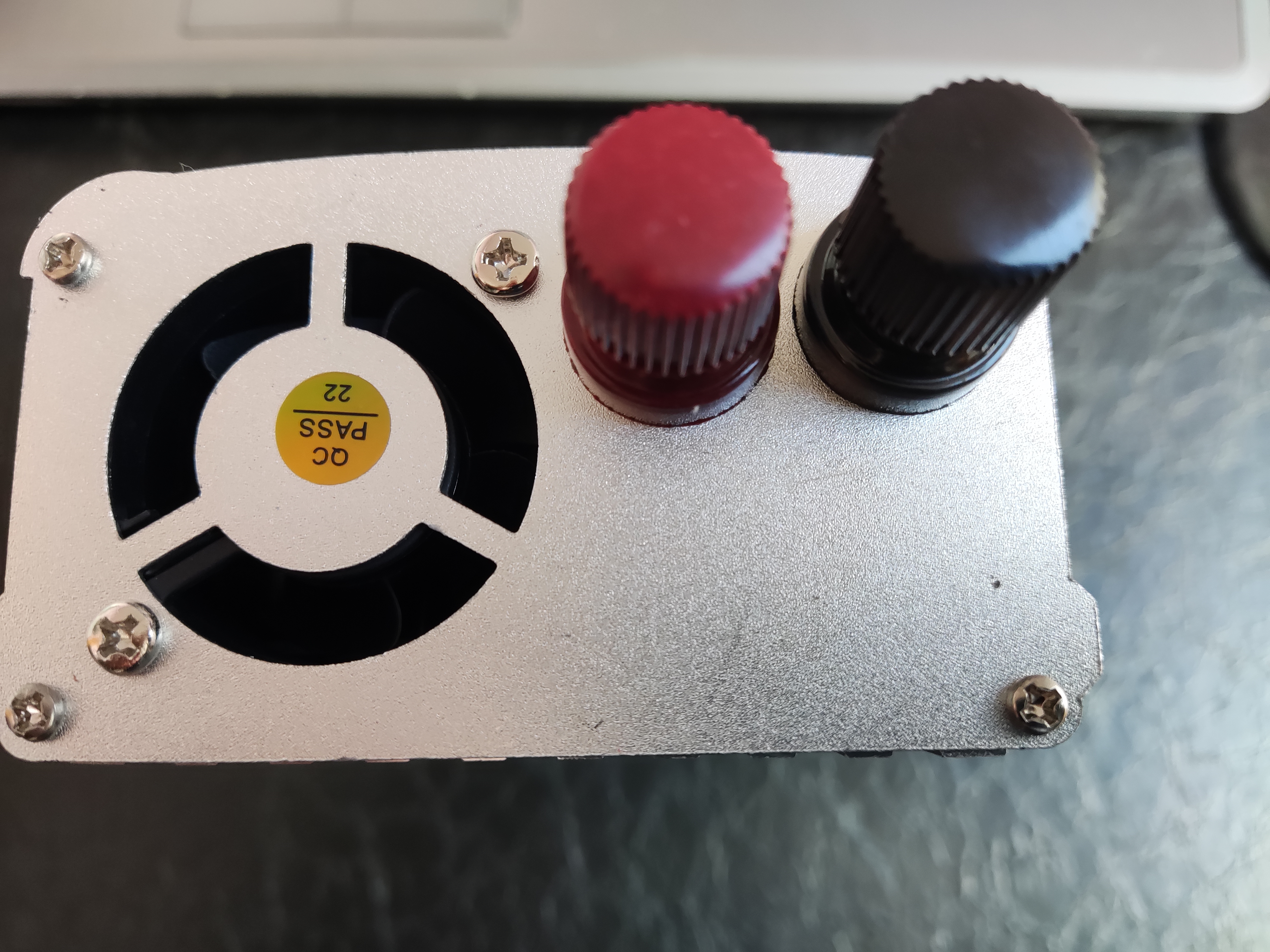  Měnič napětí 12V -> 220V / 1500W