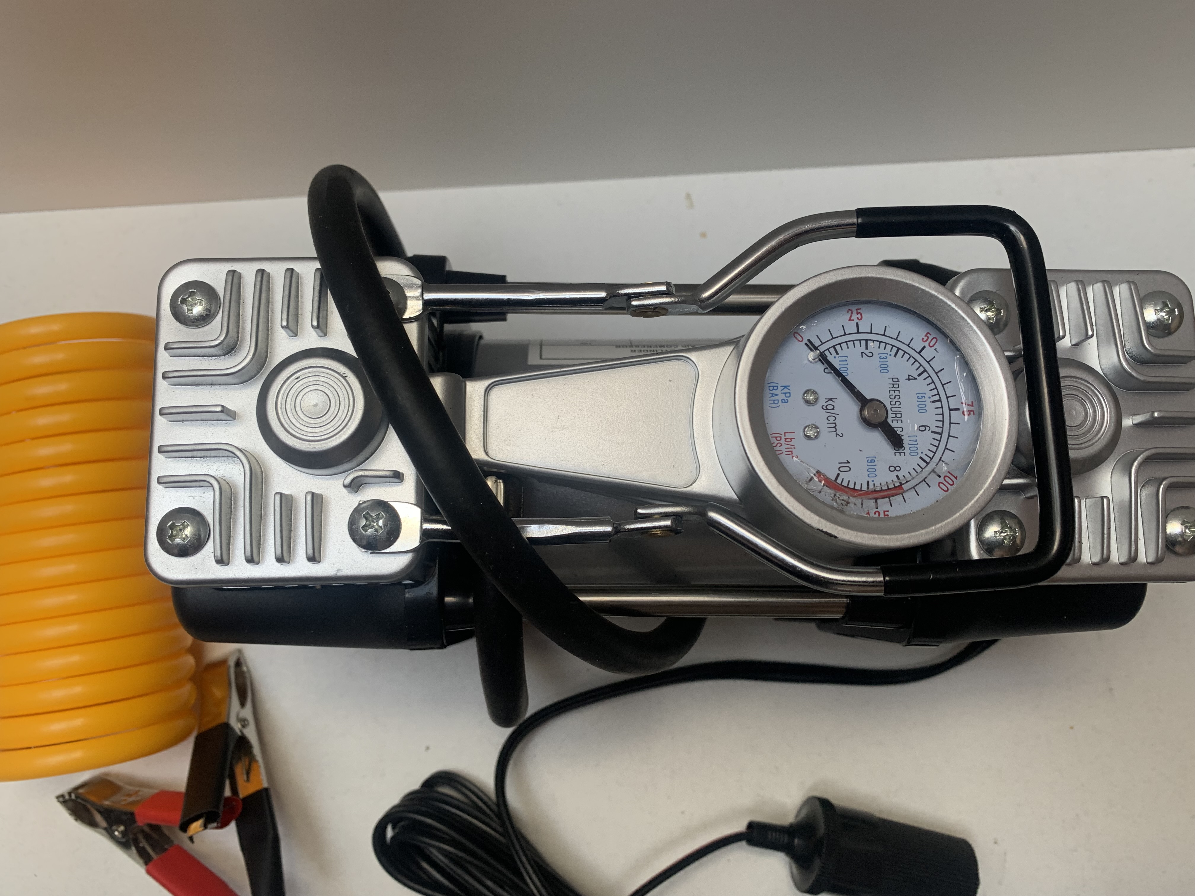 KOMPRESOR do auta DVOUPÍSTOVÝ 12V