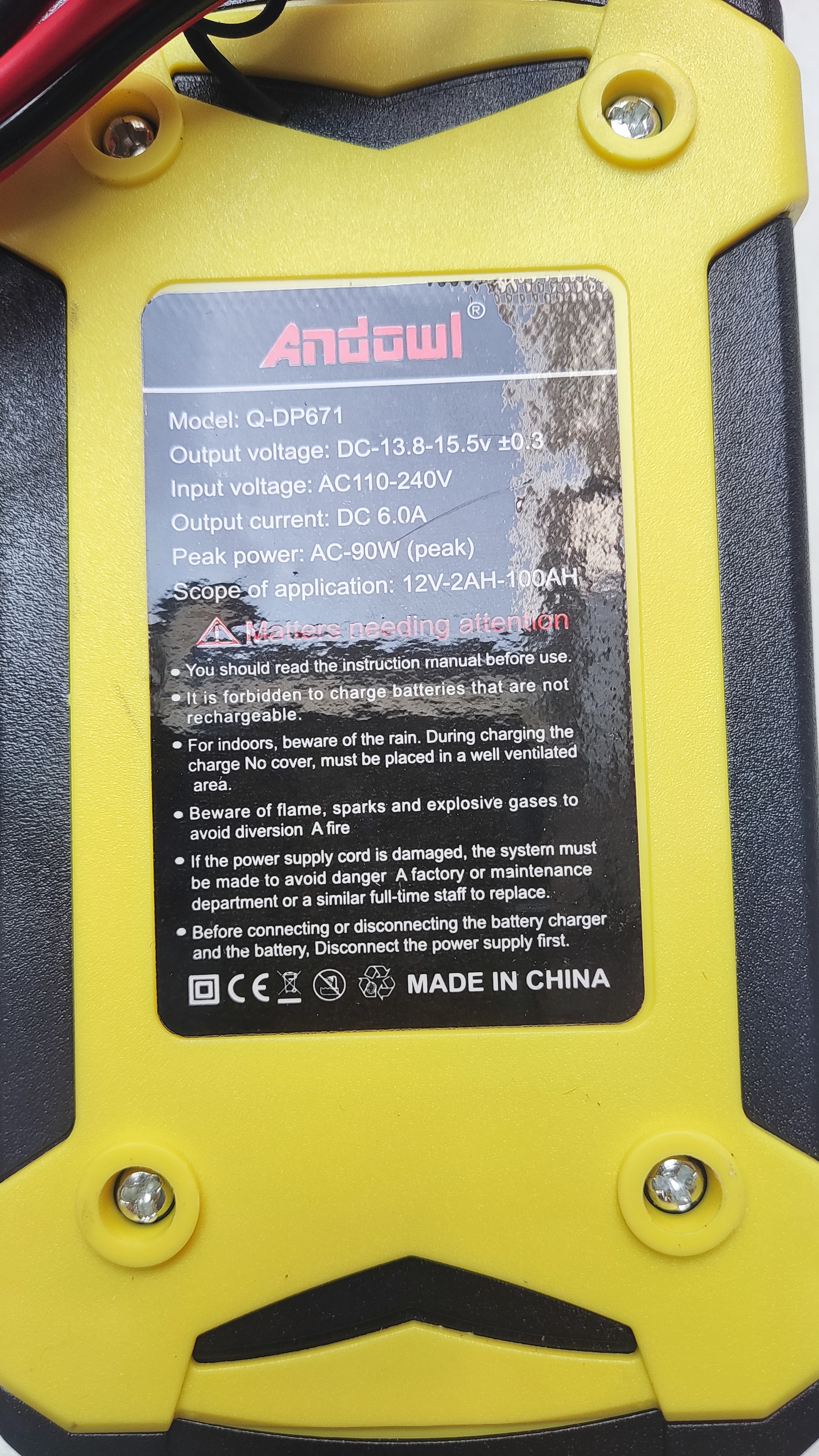 Nabíječka autobaterií  12V  6A AGM LiFePO4 Lead Acid LCD displej