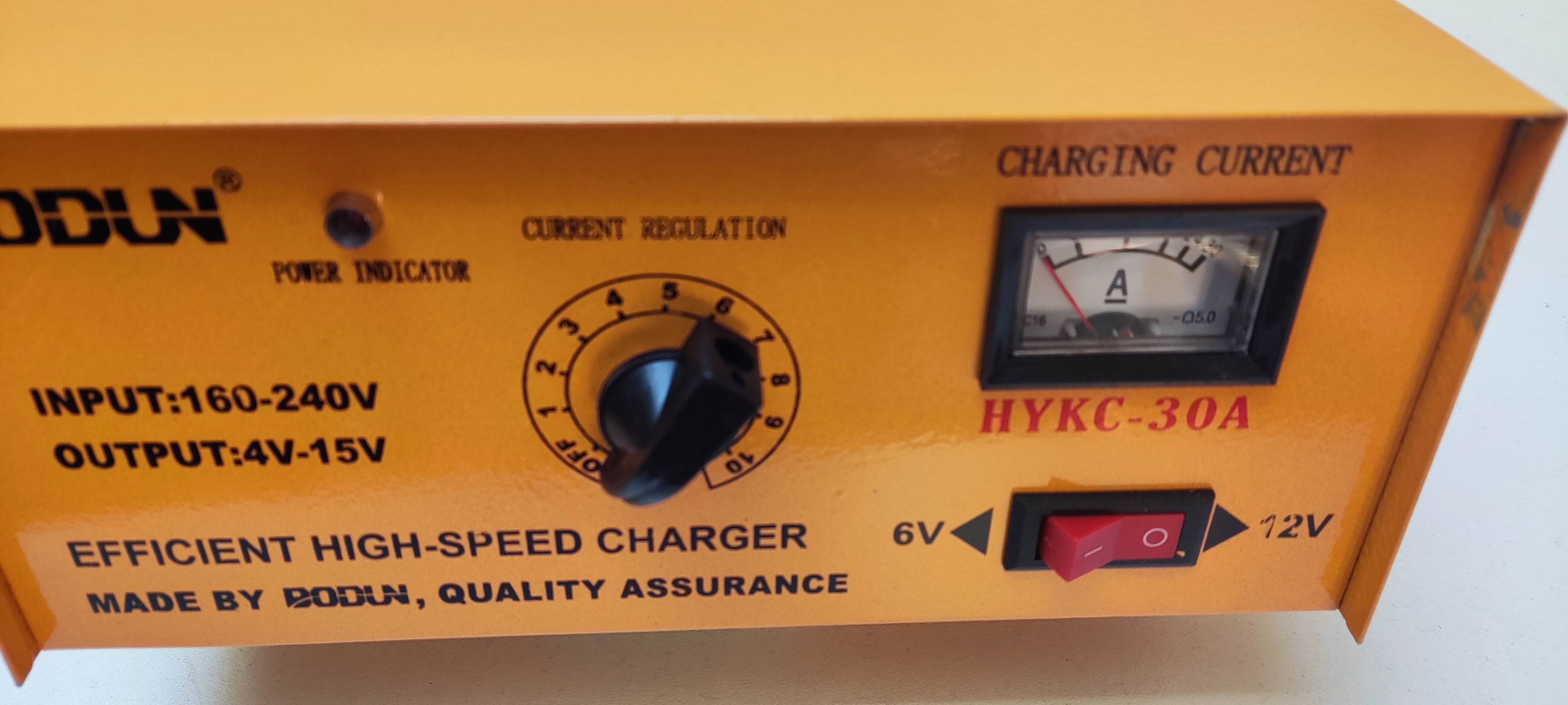 NABÍJEČKA AUTOBATERIÍ 30A 6/12 V