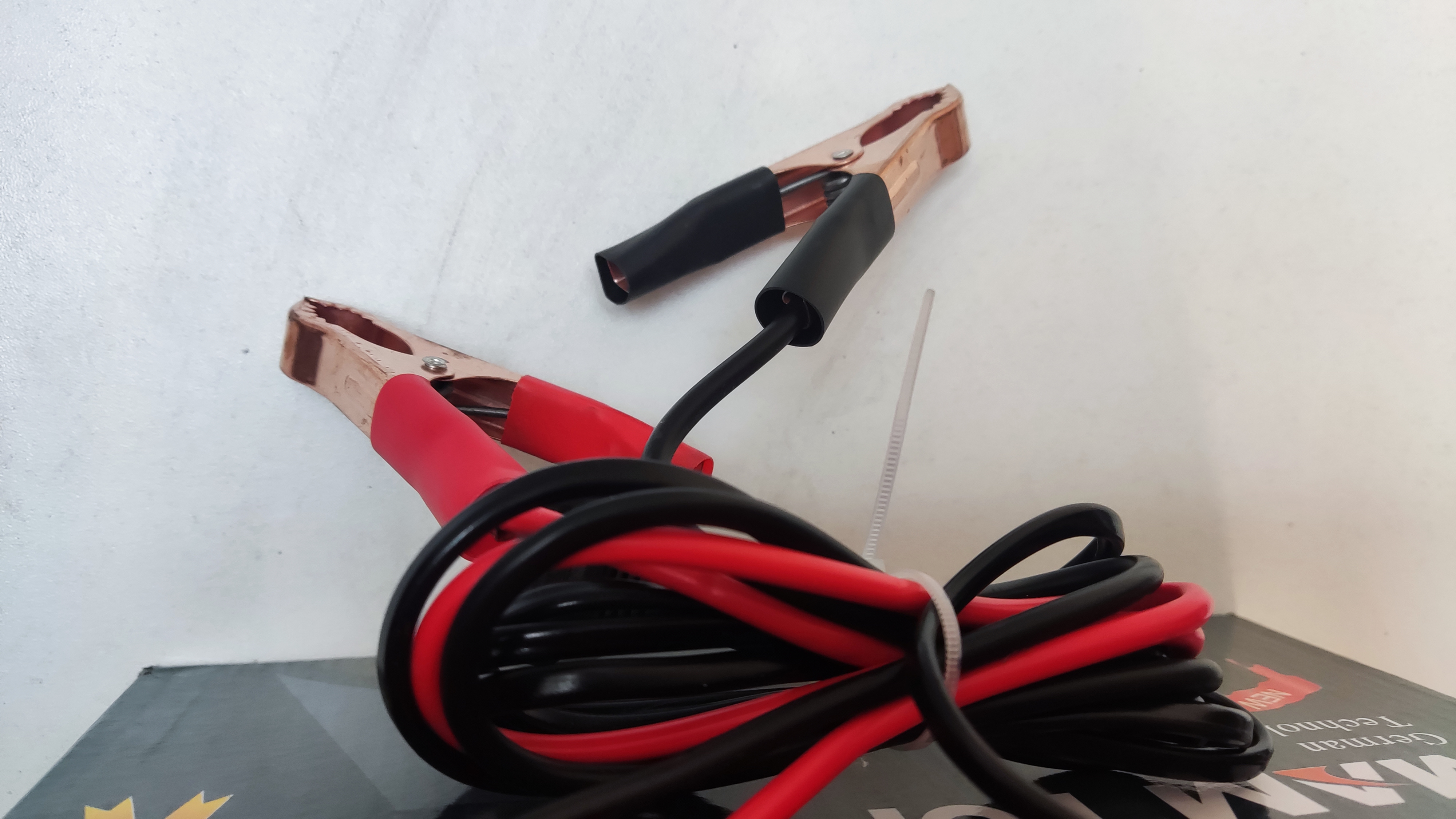 NABÍJEČKA AUTOBATERIÍ 20A 6/12 V